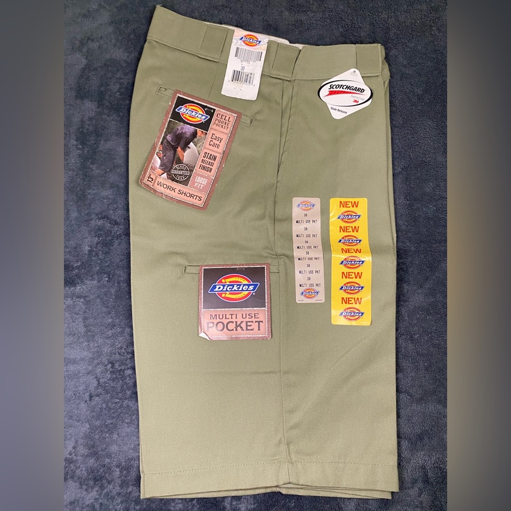 🫒🌟RARE COLOR🌟🫒 Dickies 13" Loose Fit Multi-Pocket Shorts - Field Dust
